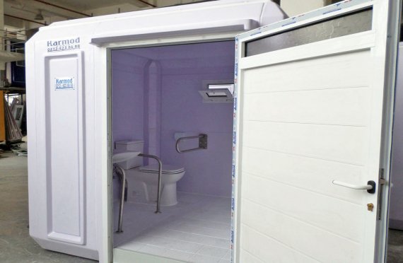 215x215 prenosná toaletná kabína pre vozíčkarov