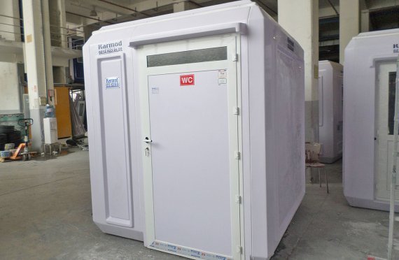 215x215 prenosná toaletná kabína pre vozíčkarov